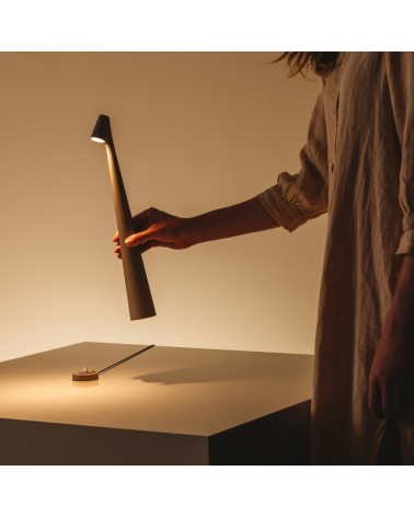 Lampe à poser Africa Marron | VIBIA | Sceneo - L'art de la lumière